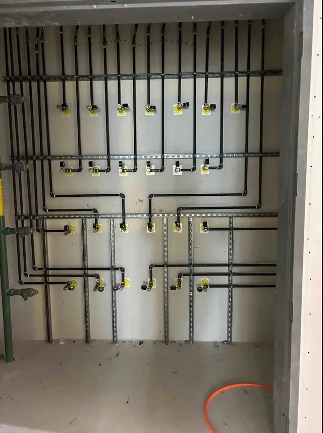 Gas line manifold with individual shut-off valves for new construction plumbing in Sandy OR – Efficiency Plumbing